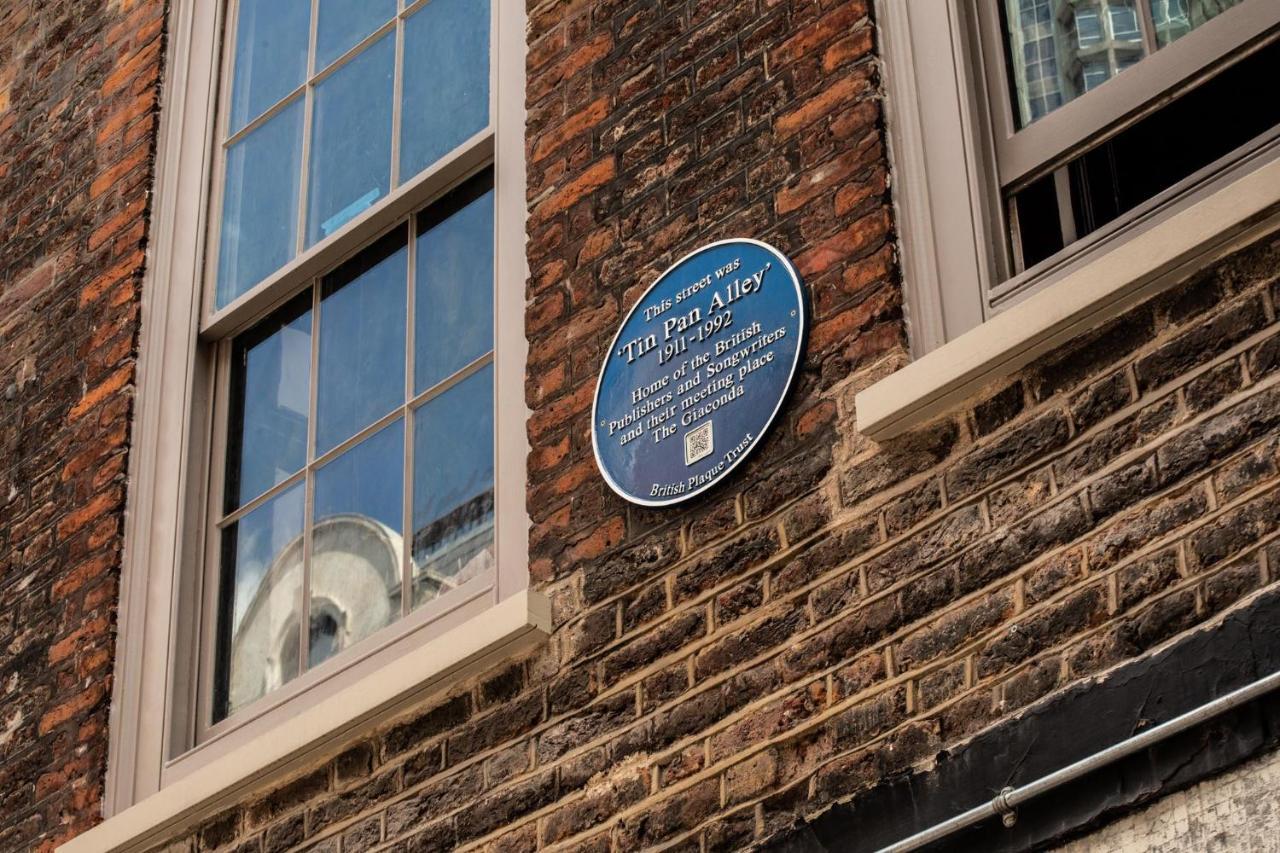 Chateau Denmark London Hotell Eksteriør bilde The plaque at 70 Fen Street