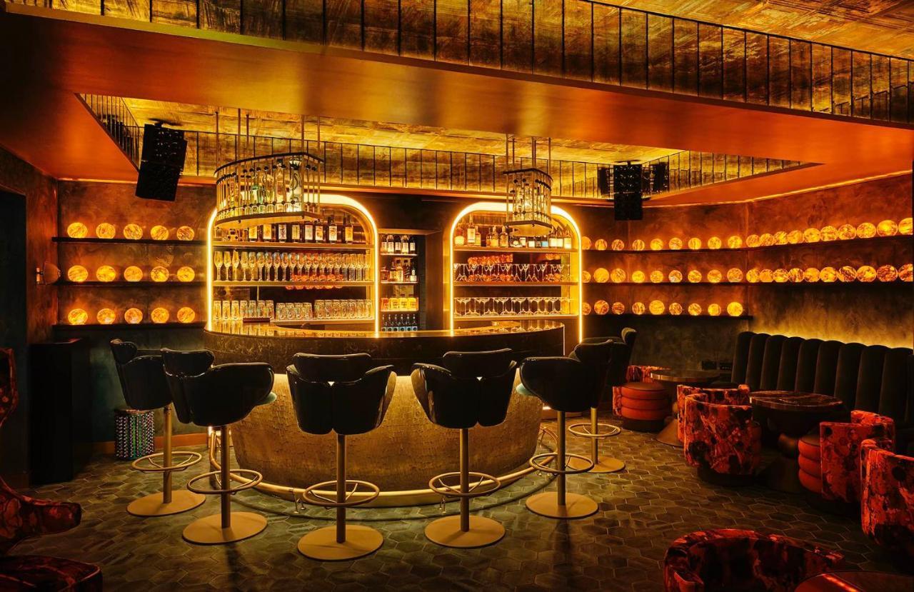 Chateau Denmark London Hotell Eksteriør bilde The bar at the nightclub