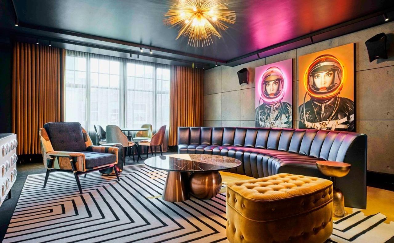 Chateau Denmark London Hotell Eksteriør bilde The 1960s-inspired lounge at the Standard East Village